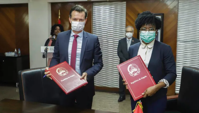  Assinatura do projecto de apoio a agricultura familiar   Angola AFD