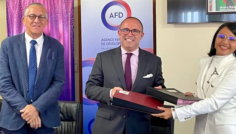 La France (AFD) et l’Union Européenne s’engagent aux côtés du gouvernement malagasy par le financement de deux projets structurants