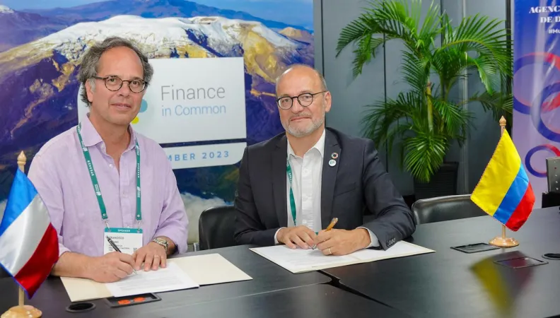 La AFD y la Financiera de Desarrollo Nacional (FDN) firman convenio de crédito por 90 millones de euros para financiación de buses eléctricos 